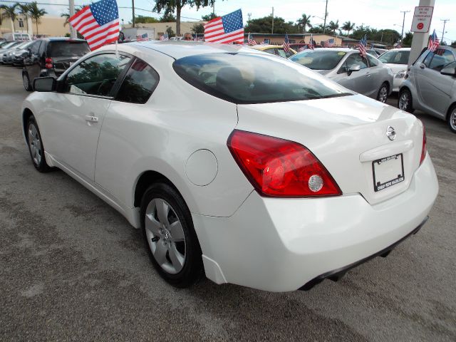 2008 Nissan Altima 1500 Van