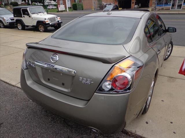 2008 Nissan Altima 3500 Mega Cab