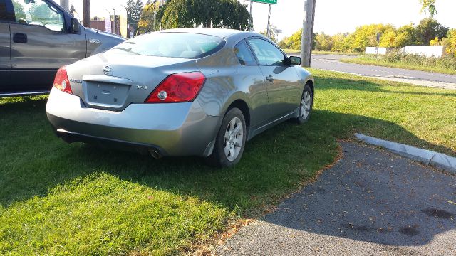 2008 Nissan Altima 1500 Van