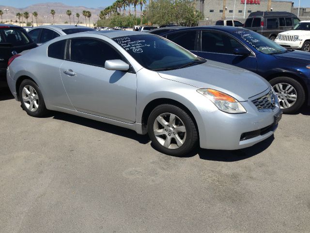 2008 Nissan Altima 1500 Van