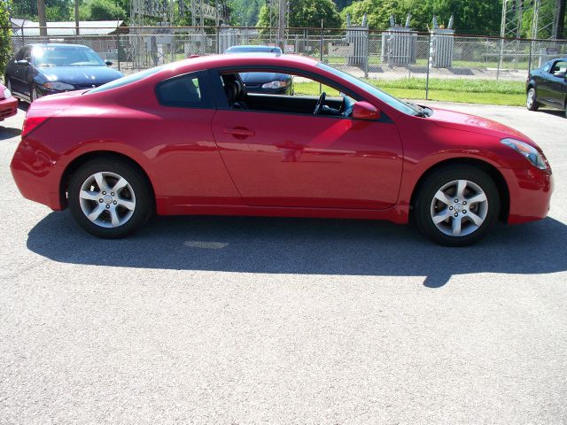 2008 Nissan Altima 1500 Van