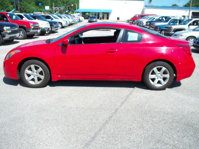 2008 Nissan Altima 1500 Van