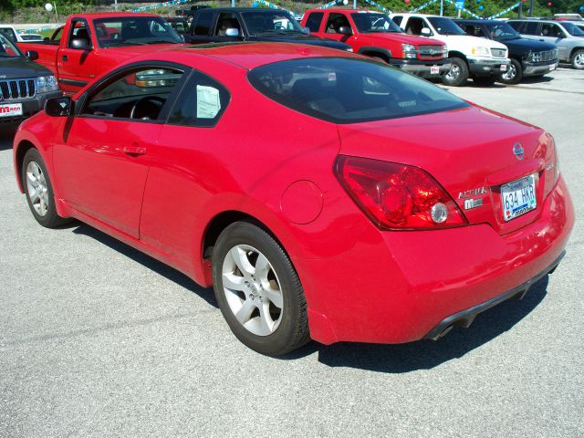 2008 Nissan Altima 1500 Van