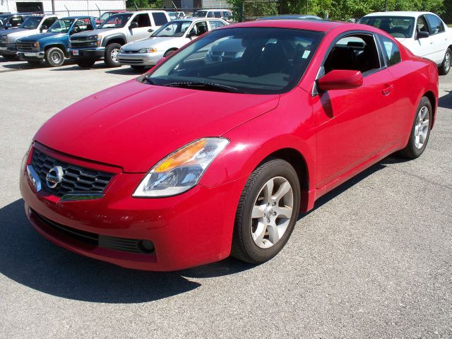 2008 Nissan Altima 1500 Van