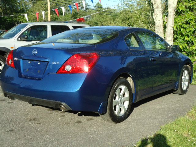 2008 Nissan Altima 1500 Van