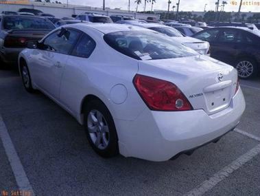 2008 Nissan Altima 1500 Van