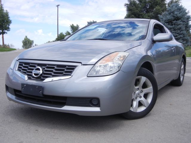 2009 Nissan Altima 1500 Van