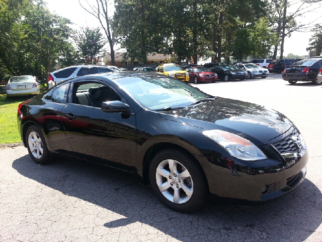 2009 Nissan Altima 1500 Van