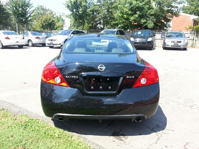 2009 Nissan Altima 1500 Van