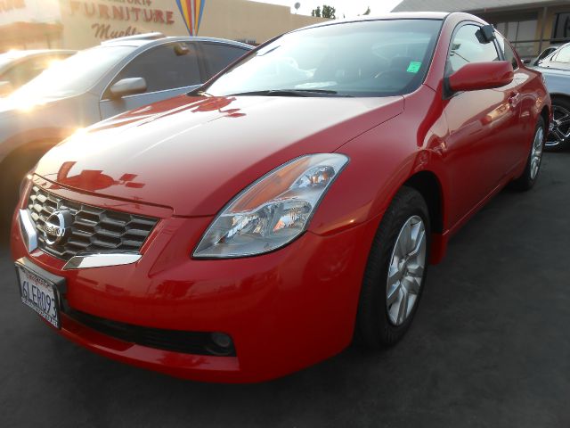 2009 Nissan Altima 1500 Van