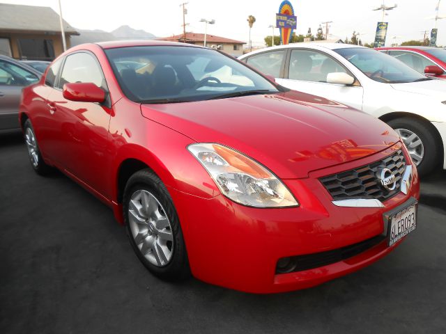 2009 Nissan Altima 1500 Van