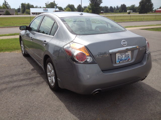 2009 Nissan Altima SLT Quad Cab 2WD