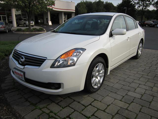 2009 Nissan Altima 4x4 Truck