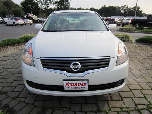 2009 Nissan Altima 4x4 Truck