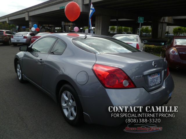 2009 Nissan Altima 1500 Van