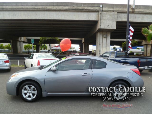 2009 Nissan Altima 1500 Van