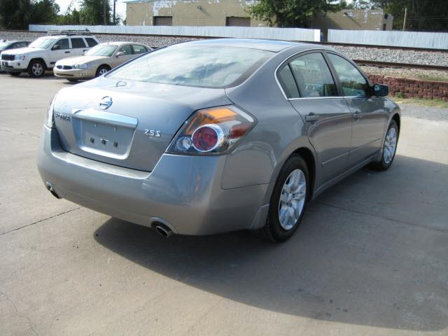 2009 Nissan Altima 2WD Crew Cab 140.5 Laramie