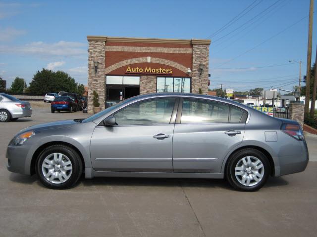 2009 Nissan Altima 2WD Crew Cab 140.5 Laramie