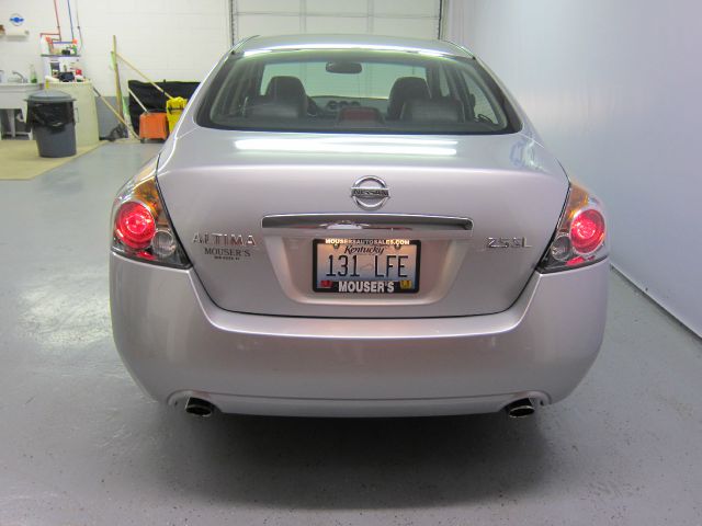 2009 Nissan Altima SLT Quad Cab 2WD