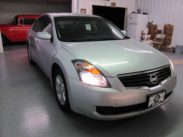 2009 Nissan Altima SLT Quad Cab 2WD