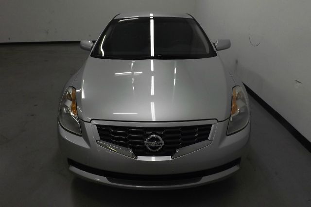 2009 Nissan Altima 1500 Van