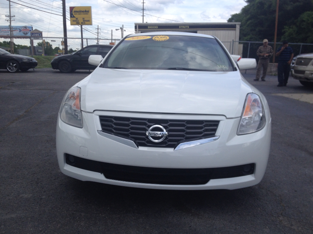 2009 Nissan Altima 1500 Van