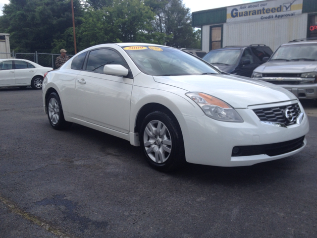 2009 Nissan Altima 1500 Van