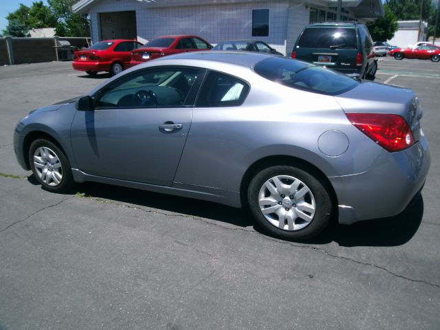 2009 Nissan Altima 1500 Van