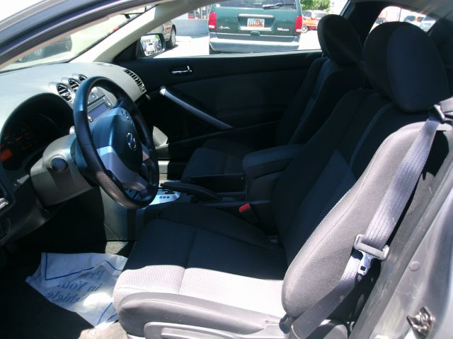 2009 Nissan Altima 1500 Van