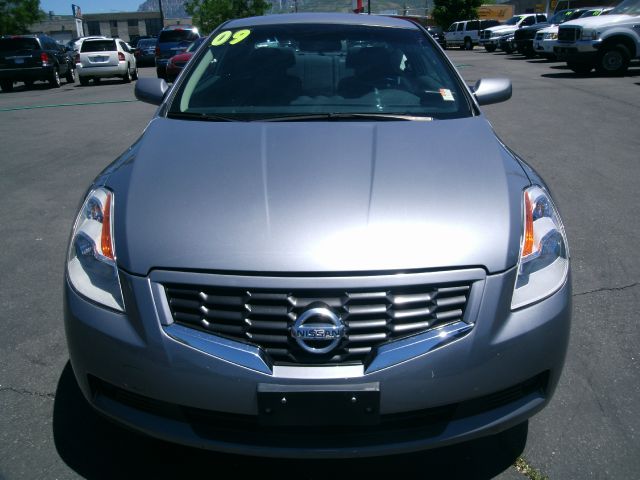 2009 Nissan Altima 1500 Van