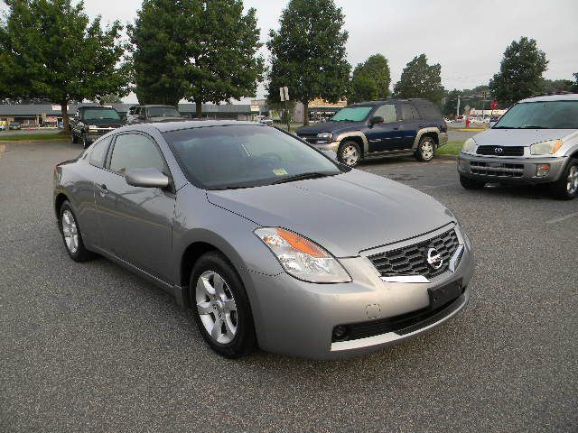 2009 Nissan Altima 1500 Van