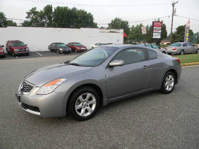 2009 Nissan Altima 1500 Van