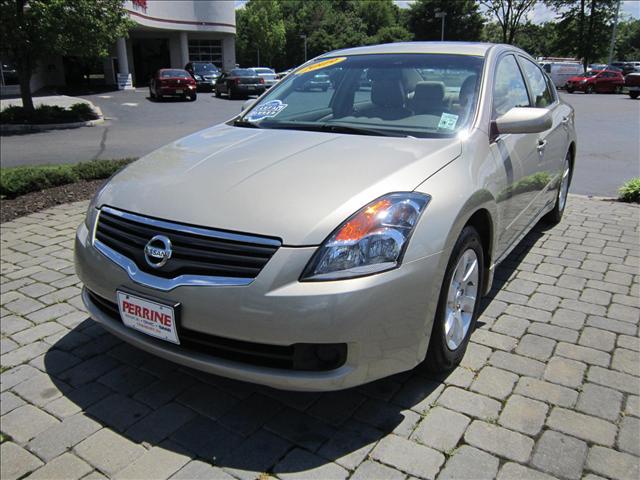 2009 Nissan Altima 4x4 Truck