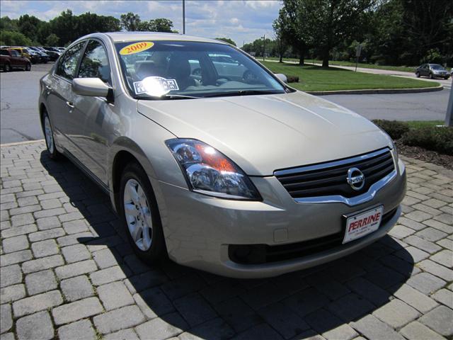 2009 Nissan Altima 4x4 Truck