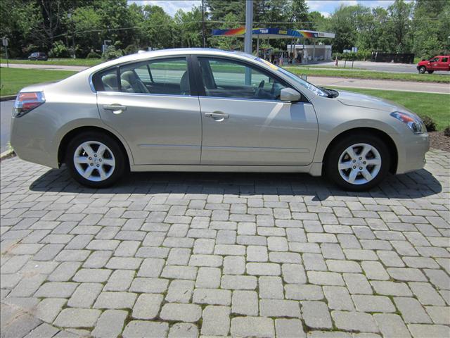 2009 Nissan Altima 4x4 Truck