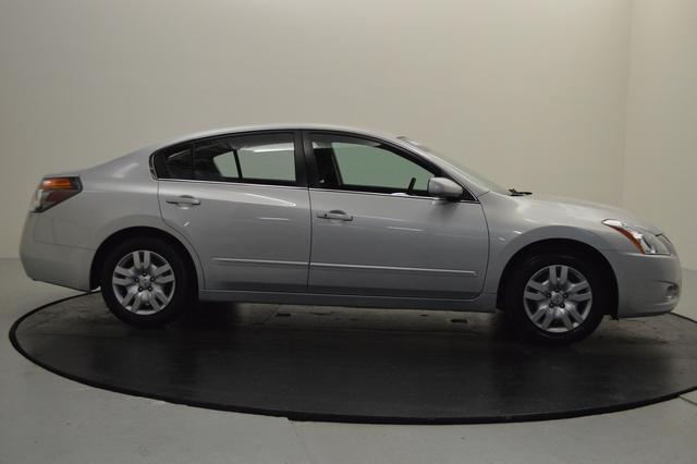 2010 Nissan Altima Pickupslt Quad Cab SWB 4WD 4x4 Truck