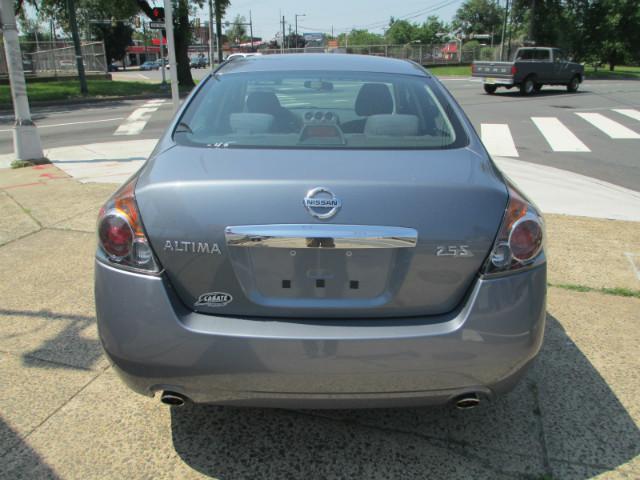 2010 Nissan Altima 2WD Crew Cab 140.5 Laramie