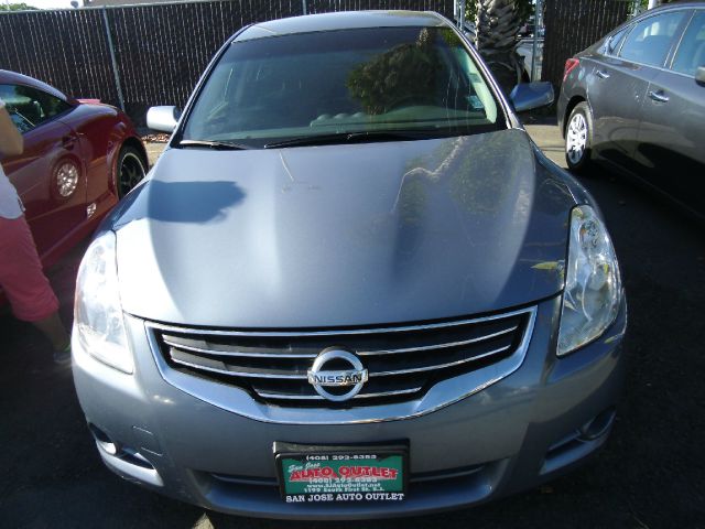 2010 Nissan Altima 2WD Crew Cab 140.5 Laramie