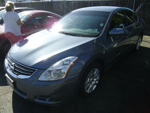 2010 Nissan Altima 2WD Crew Cab 140.5 Laramie