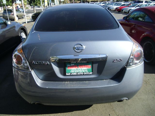 2010 Nissan Altima 2WD Crew Cab 140.5 Laramie