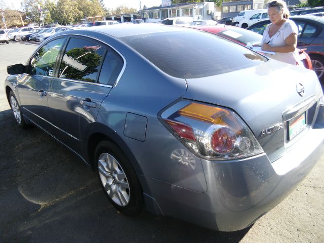 2010 Nissan Altima 2WD Crew Cab 140.5 Laramie