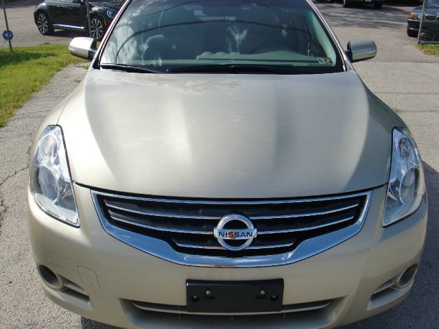 2010 Nissan Altima SLT Quad Cab 2WD