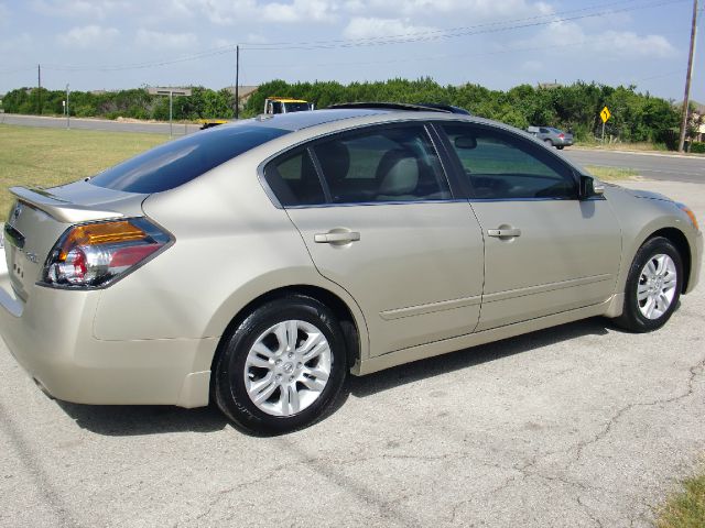 2010 Nissan Altima SLT Quad Cab 2WD