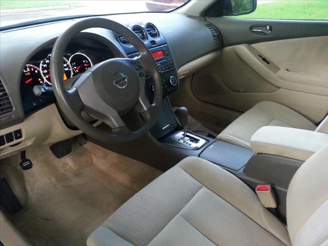 2010 Nissan Altima 4WD Crew Cab 140.5 Laramie