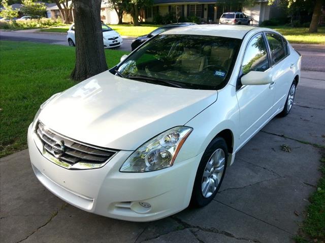 2010 Nissan Altima 4WD Crew Cab 140.5 Laramie