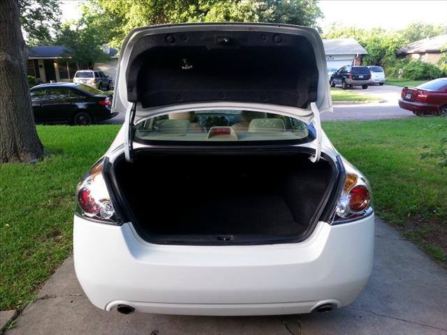 2010 Nissan Altima 4WD Crew Cab 140.5 Laramie