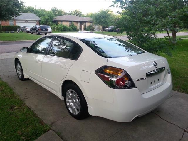 2010 Nissan Altima 4WD Crew Cab 140.5 Laramie