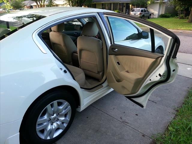 2010 Nissan Altima 4WD Crew Cab 140.5 Laramie