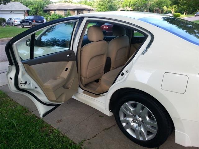 2010 Nissan Altima 4WD Crew Cab 140.5 Laramie