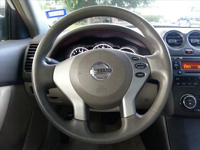 2010 Nissan Altima 4WD Crew Cab 140.5 Laramie